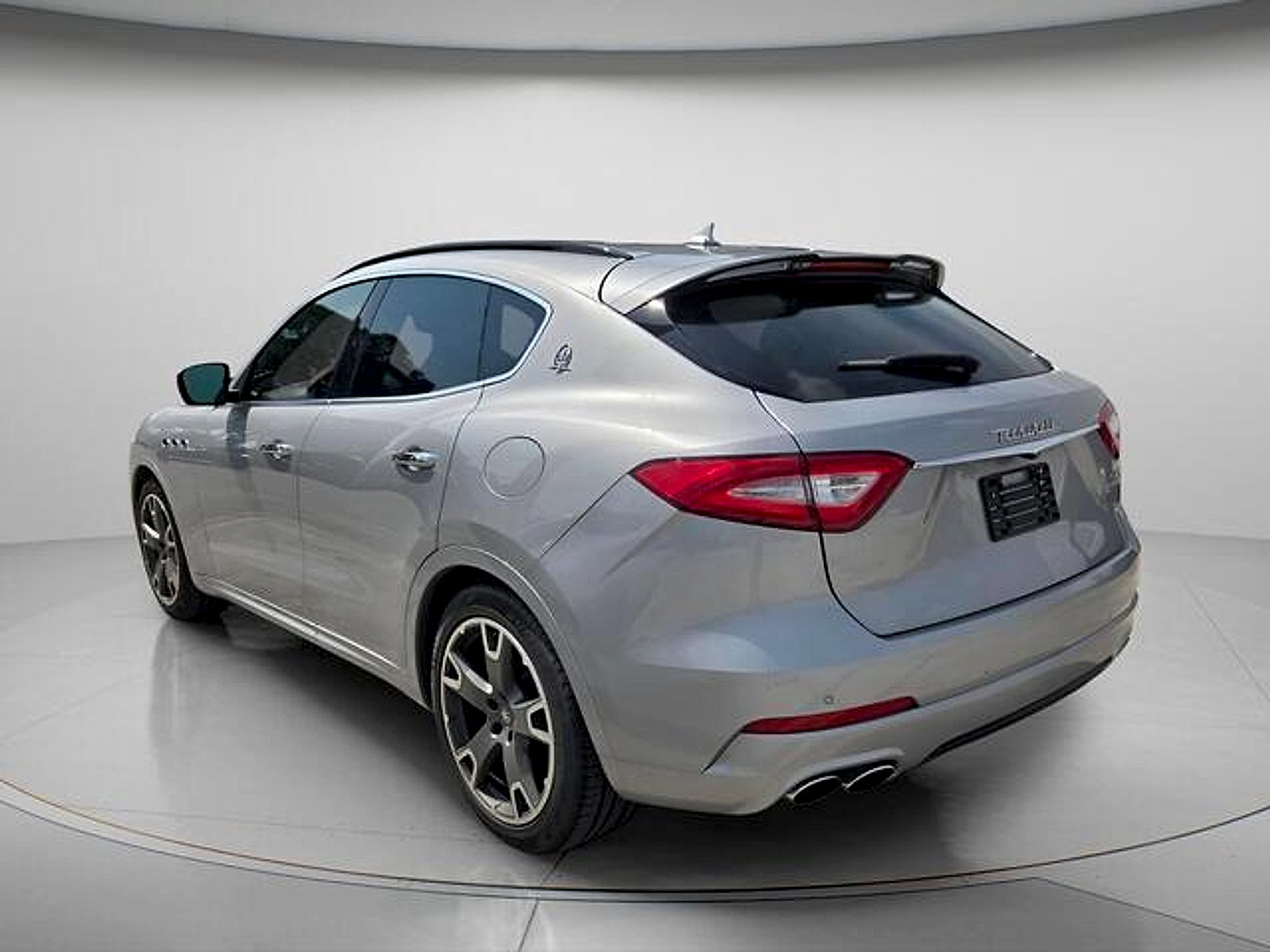Used 2017 Maserati Levante S AWD/4WD image 7
