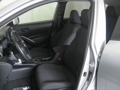 Certified 2022 Toyota Corolla Cross LE w/ Moonroof Package image 8