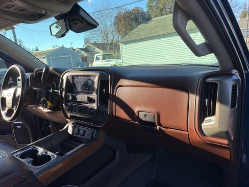 Used 2015 Chevrolet Silverado 1500 High Country w/ High Country Premium Package image 15