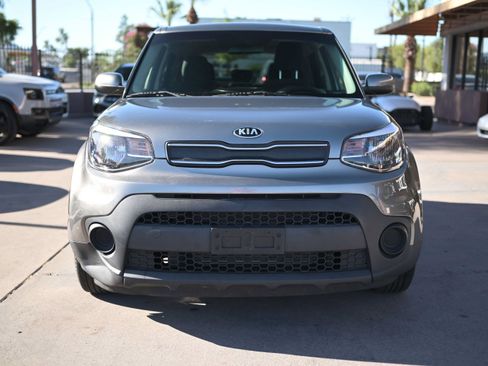 Used 2018 Kia Soul w/ Convenience Package FWD image 2