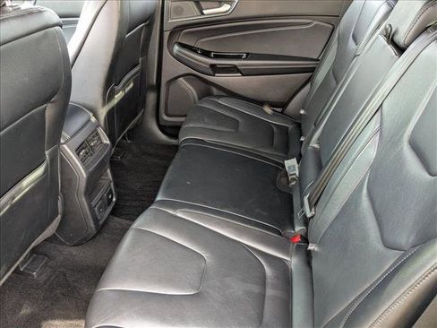 Used 2019 Ford Edge Titanium image 18