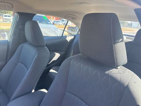 Used 2025 Toyota Corolla LE image 9
