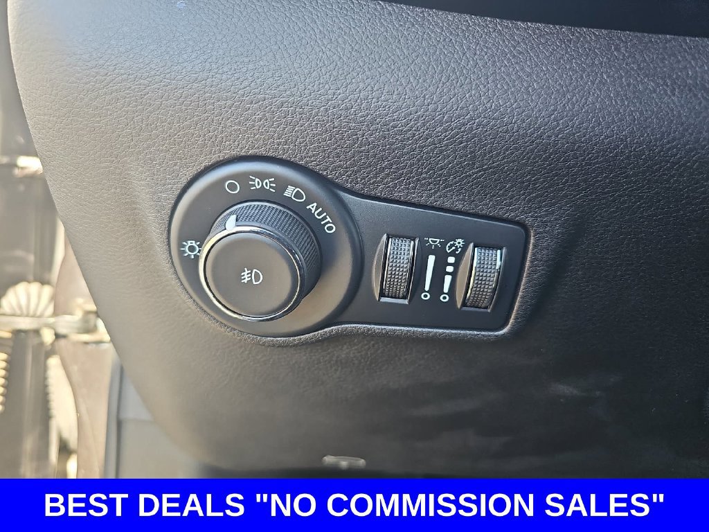 Used 2023 Jeep Compass Latitude w/ Sun and Sound Group AWD/4WD image 25