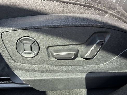 Used 2021 Audi e-tron Premium w/ Convenience Plus Package AWD/4WD image 22