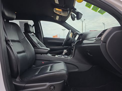 Used 2019 Jeep Grand Cherokee Limited image 21