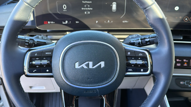 Used 2026 Kia Carnival SX FWD image 11