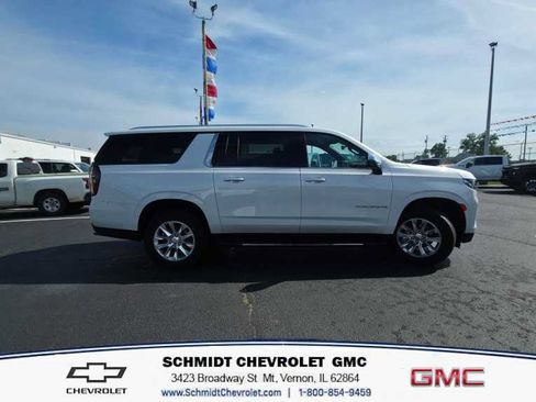 Used 2024 Chevrolet Suburban Premier AWD/4WD image 4