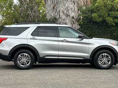 Certified 2024 Ford Explorer XLT w/ Equipment Group 202A AWD/4WD image 2