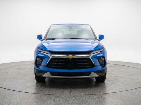 Used 2025 Chevrolet Blazer LT FWD image 2
