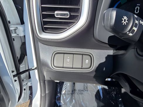 New 2026 Hyundai Venue SE FWD image 18