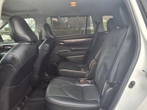 Used 2022 Toyota Highlander Limited image 18