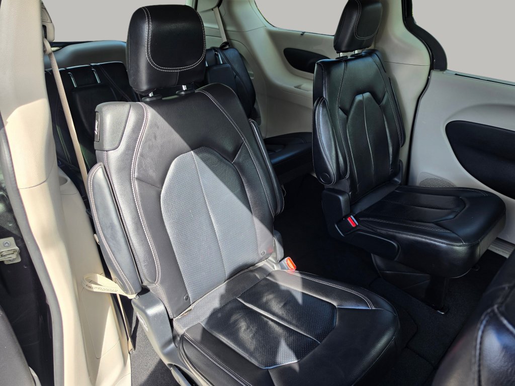 Used 2022 Chrysler Pacifica Touring-L FWD image 30