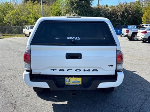 Used 2022 Toyota Tacoma TRD Sport AWD/4WD image 25