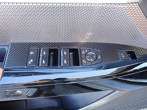 Used 2023 BMW 740i image 42