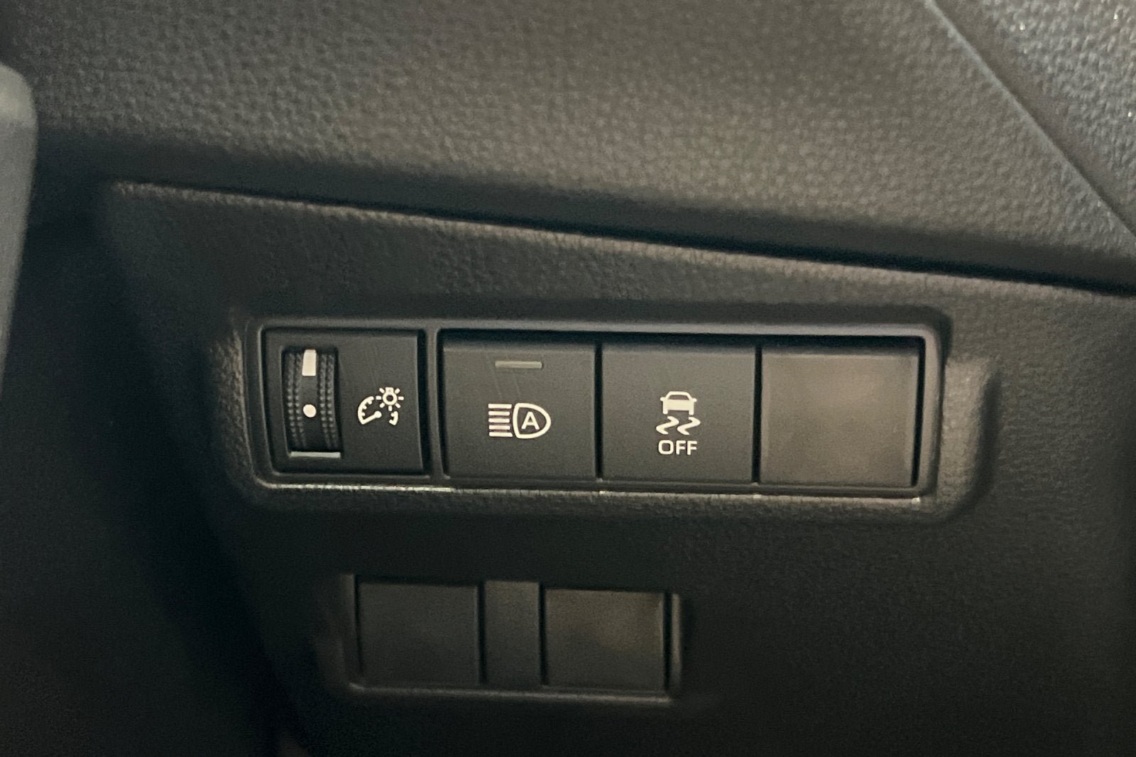 New 2026 Toyota Corolla Cross LE w/ Moonroof Package FWD image 27