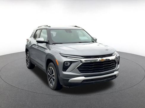 Used 2025 Chevrolet TrailBlazer LT image 3