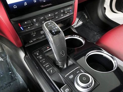 Used 2022 Maserati Quattroporte Modena RWD image 18