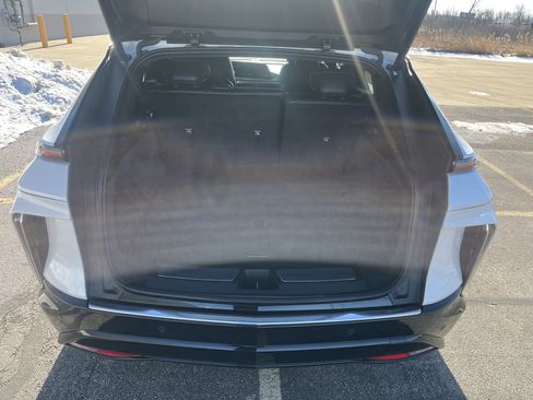 Used 2024 Cadillac Lyriq Luxury image 17