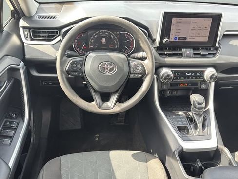 Used 2025 Toyota RAV4 XLE AWD/4WD image 18