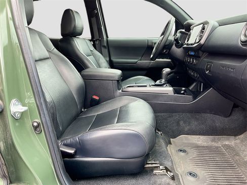 Used 2022 Toyota Tacoma TRD Off-Road w/ TRD Premium Off Road Package image 26