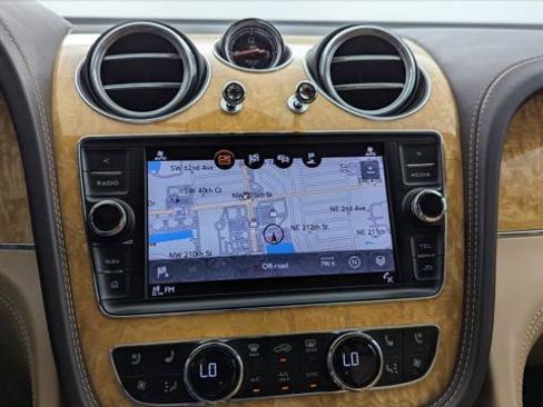 Used 2019 Bentley Bentayga AWD/4WD image 29