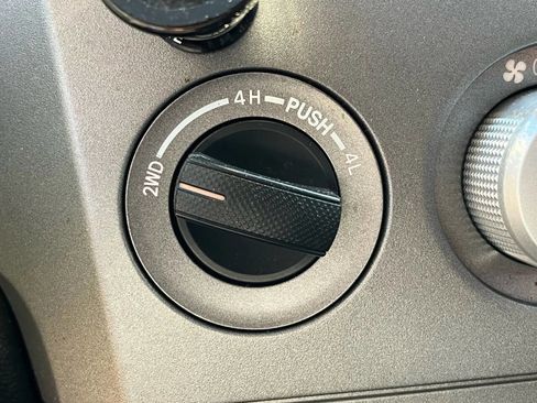 Used 2012 Toyota Tundra 4x4 Double Cab image 25