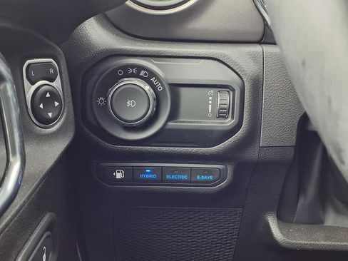 Used 2023 Jeep Wrangler Unlimited w/ Cold Weather Group image 18