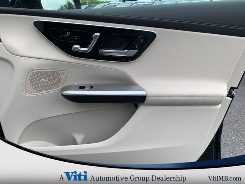 Used 2024 Mercedes-Benz GLC 300 4MATIC image 29