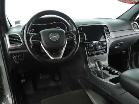 Used 2021 Jeep Grand Cherokee Laredo X image 2