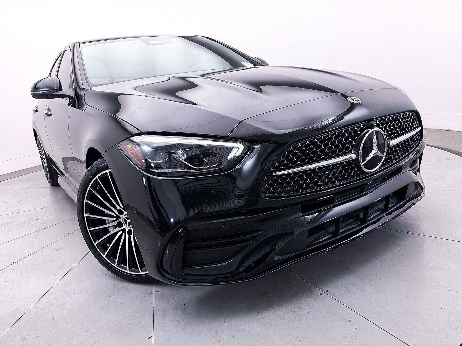 Used 2023 Mercedes-Benz C 300 Sedan image 3