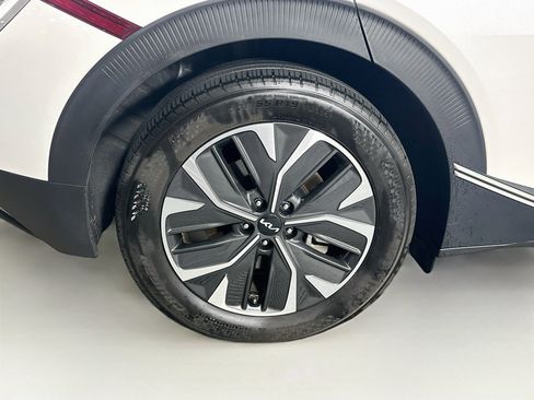Used 2024 Kia EV6 Light RWD image 11