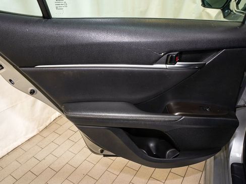 Used 2021 Toyota Camry XSE image 9