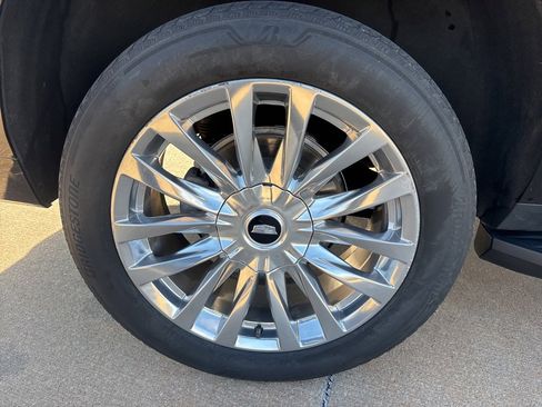 Used 2023 Cadillac Escalade ESV Premium Luxury image 8