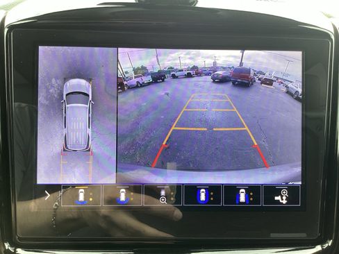 Used 2020 Chevrolet Traverse Premier FWD image 21