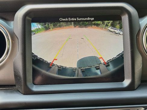 Used 2019 Jeep Wrangler Unlimited Sahara AWD/4WD image 14