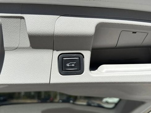 Used 2021 GMC Acadia SLT w/ Technology Package image 19