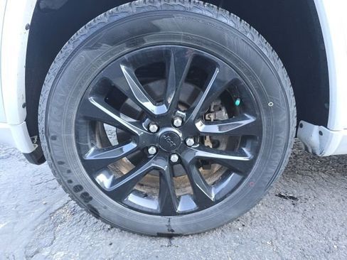 Used 2021 Jeep Grand Cherokee Laredo X image 28