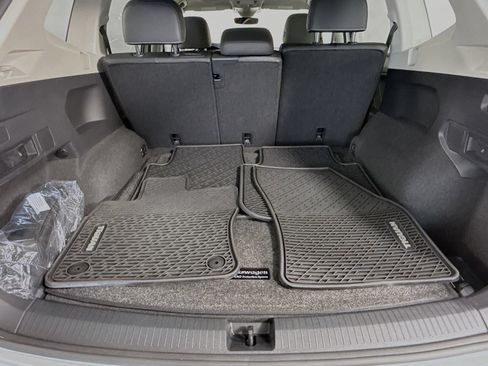 Used 2023 Volkswagen Tiguan SE w/ Panoramic Sunroof Package AWD/4WD image 24