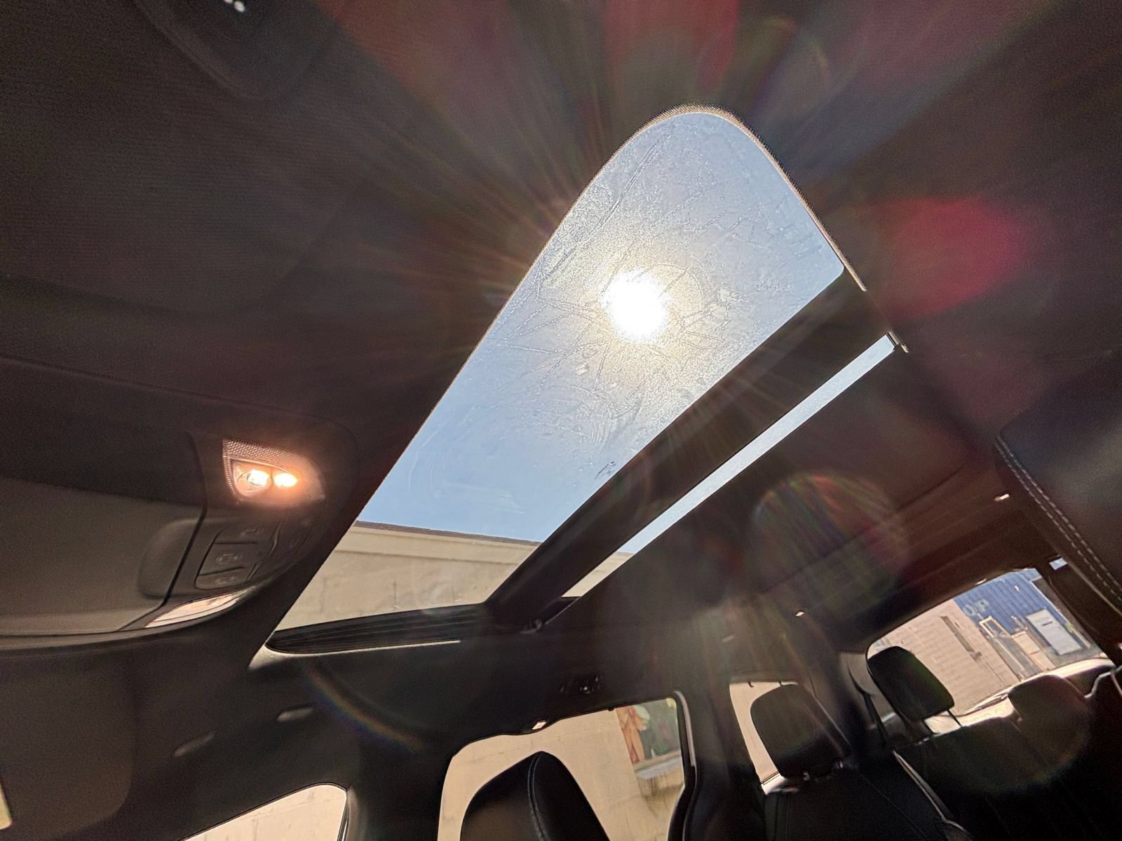 Used 2025 Chrysler Pacifica Limited FWD image 31