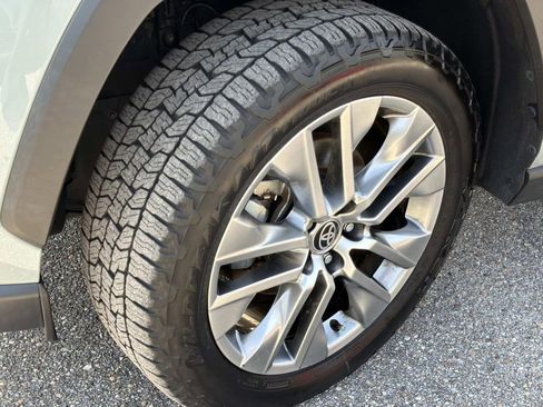 Used 2023 Toyota RAV4 XLE Premium image 9