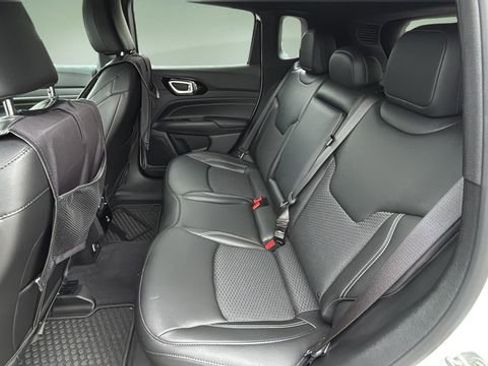 Used 2023 Jeep Compass Latitude w/ Convenience Group AWD/4WD image 18