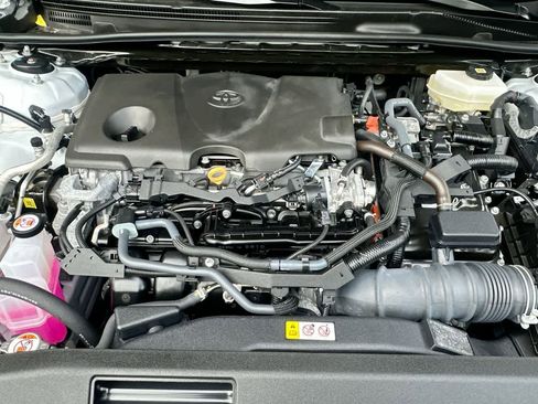 Used 2025 Toyota Camry SE FWD image 12