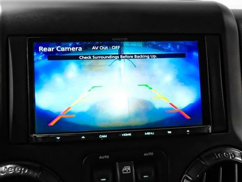 Used 2014 Jeep Wrangler Unlimited Sahara w/ Connectivity Group AWD/4WD image 23