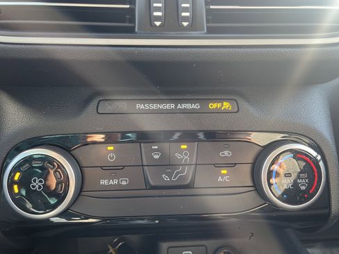 Used 2022 Ford Escape SE image 20