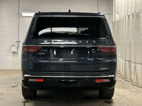 Used 2024 Jeep Wagoneer L Series II w/ Flexible Seating Group AWD/4WD image 4