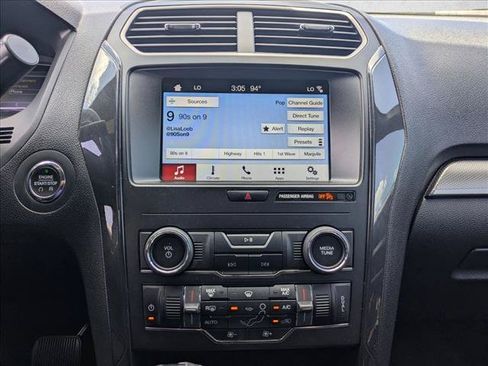 Used 2018 Ford Explorer XLT w/ Equipment Group 201A FWD image 13
