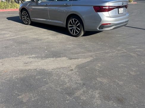 Used 2025 Volkswagen Jetta SE FWD image 7