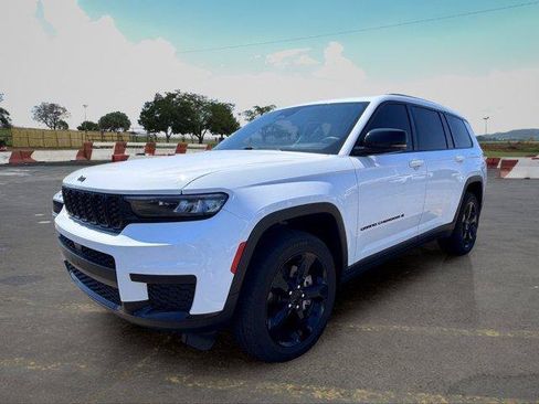 Used 2023 Jeep Grand Cherokee L Laredo AWD/4WD image 2