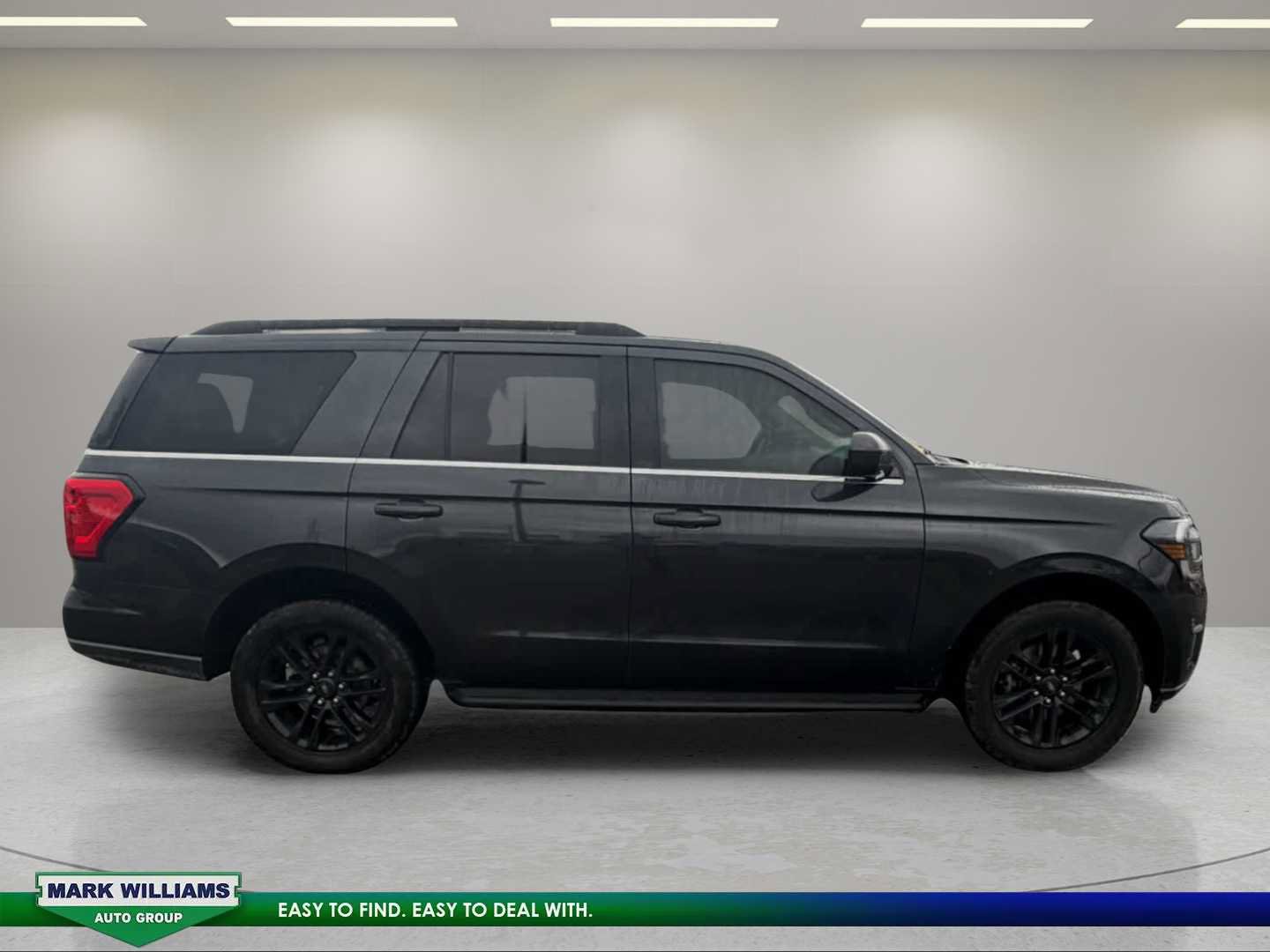 Used 2024 Ford Expedition XLT AWD/4WD image 3