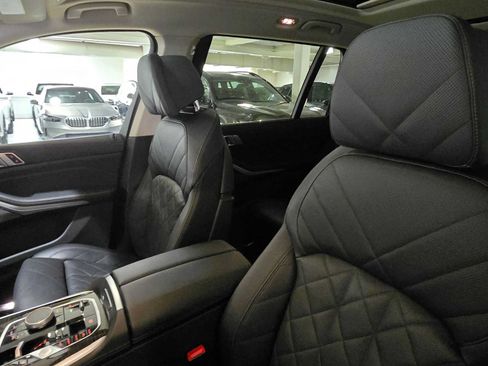 Used 2025 BMW X7 xDrive40i AWD/4WD image 22